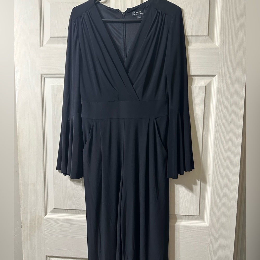 Tahari Arthur S Levine Black Jumpsuit Long Sleeves, Size 8